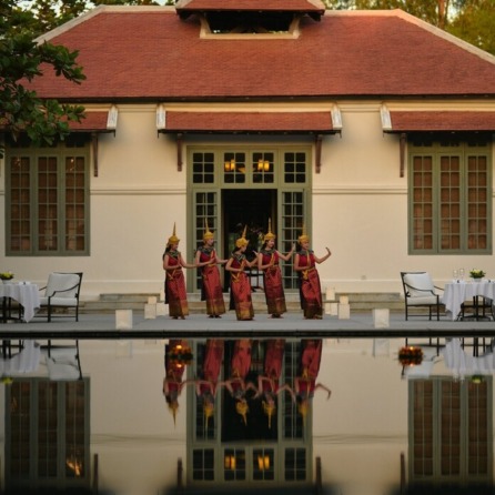 amantaka_laos_-_dining_pool_dinner_performance_lao_dance_celebrations_47444
