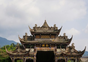 Cina tra panda e montagne
