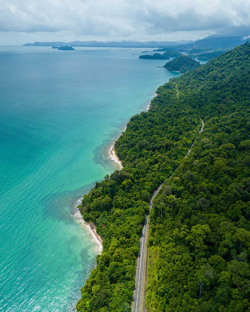 La costa dell'isola di Langkawi