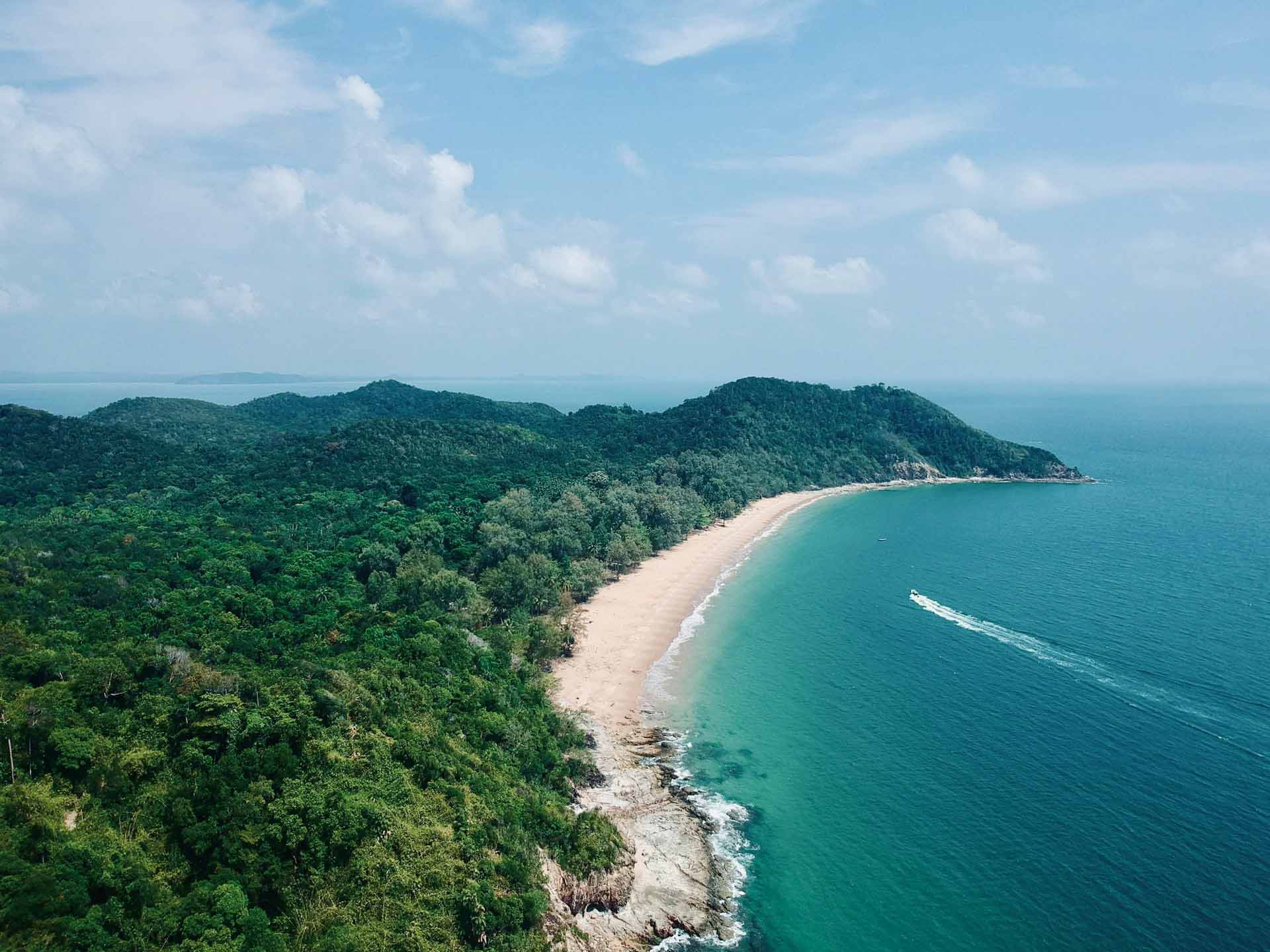 Una spiaggia tropicale in Malesia