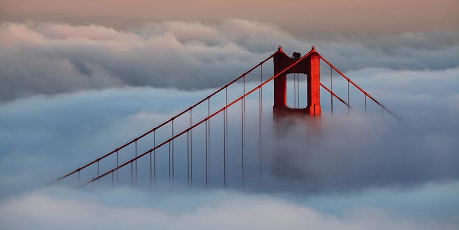 golden gate san francisco Golden Gate a San Francisco avvoloto nella nebbia