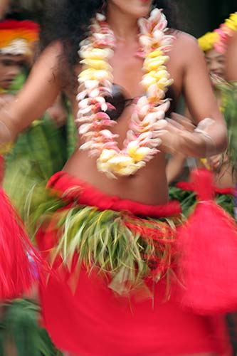 Una danzatrice tradizionale tahitiana.